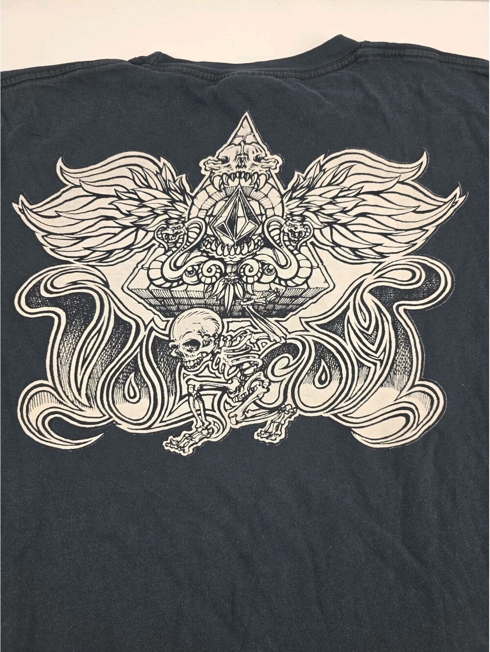 Vintage 90s Volcom Pyramid Skull T-Shirt Distressed Large Y2K Surf Skater Grunge